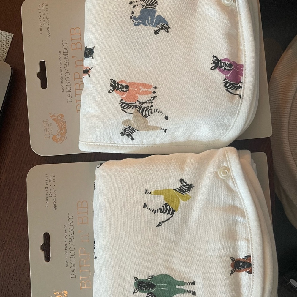 Nest Designs Bamboo Burp 'n Bib in Serengeti 2x 2 Packs 4 pieces total) - Picture 3 of 5